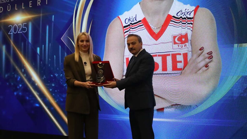 a milli kadin voleybol takimimiz yilin takimi secildi zpDDIZxG