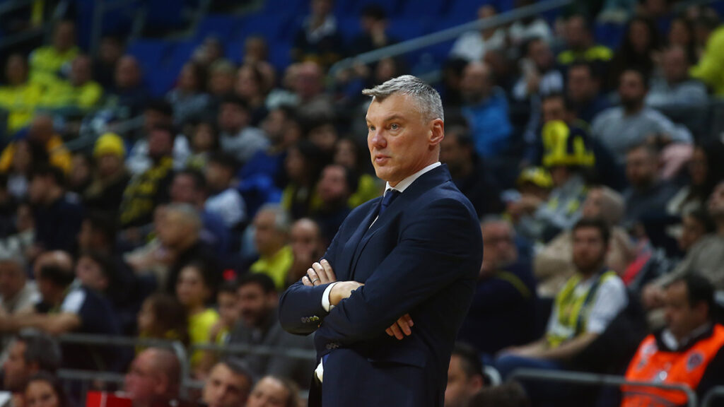 basantrenorumuz sarunas jasikevicius ve kaptanimiz melih mahmutoglundan galibiyet degerlendirmesi cCkE9ZtC