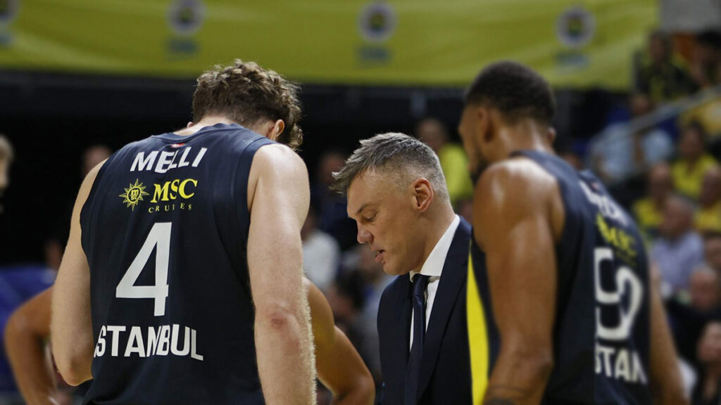 basantrenorumuz sarunas jasikevicius ve oyuncumuz nicolo mellinin mac onu gorusleri JH2KI2Xk