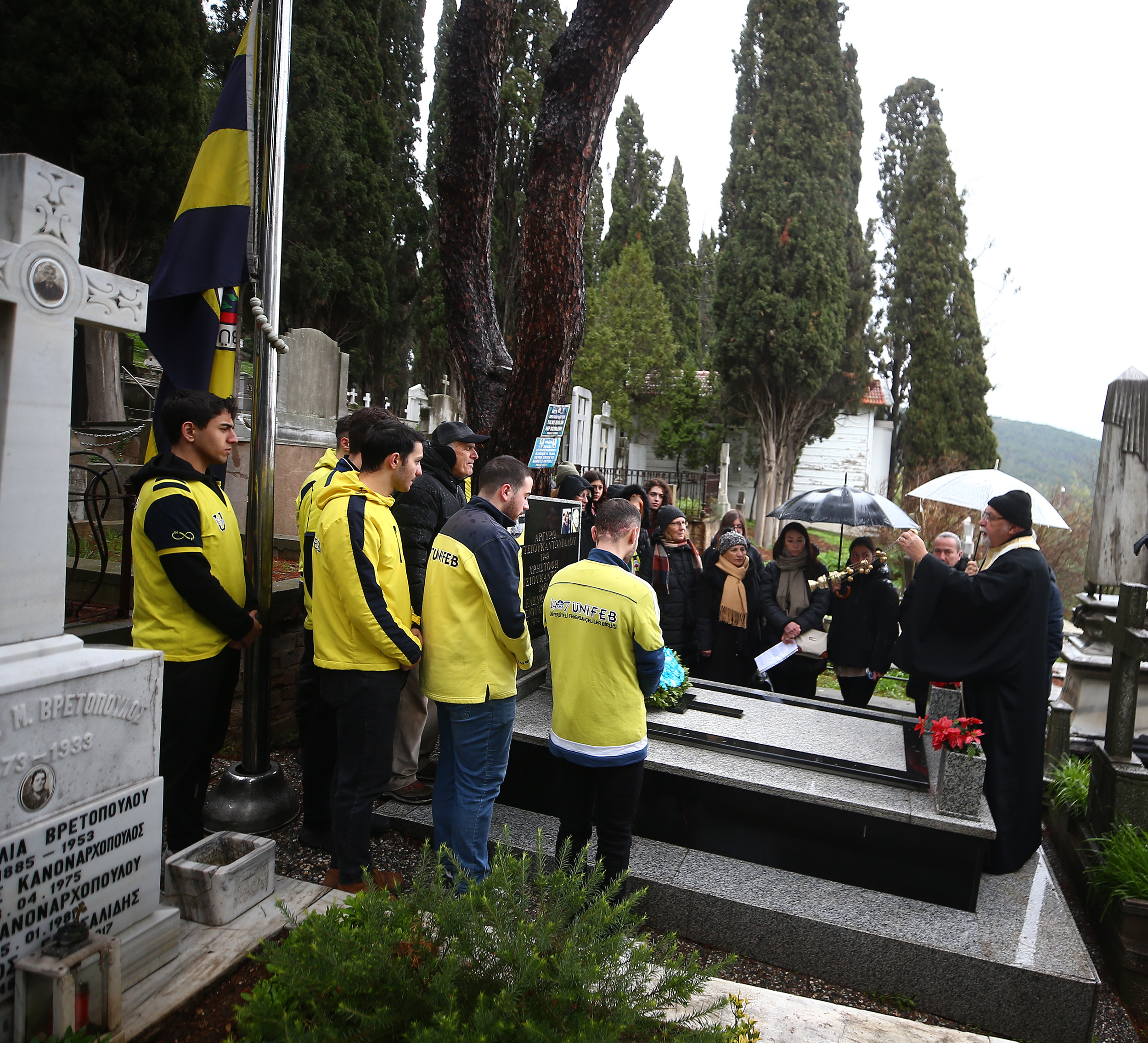 efsanemiz lefter kucukandonyadis kabri basinda anildi 0