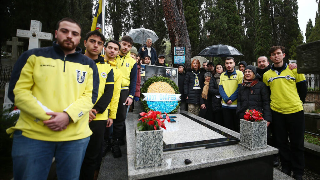 efsanemiz lefter kucukandonyadis kabri basinda anildi SAEZvNgQ