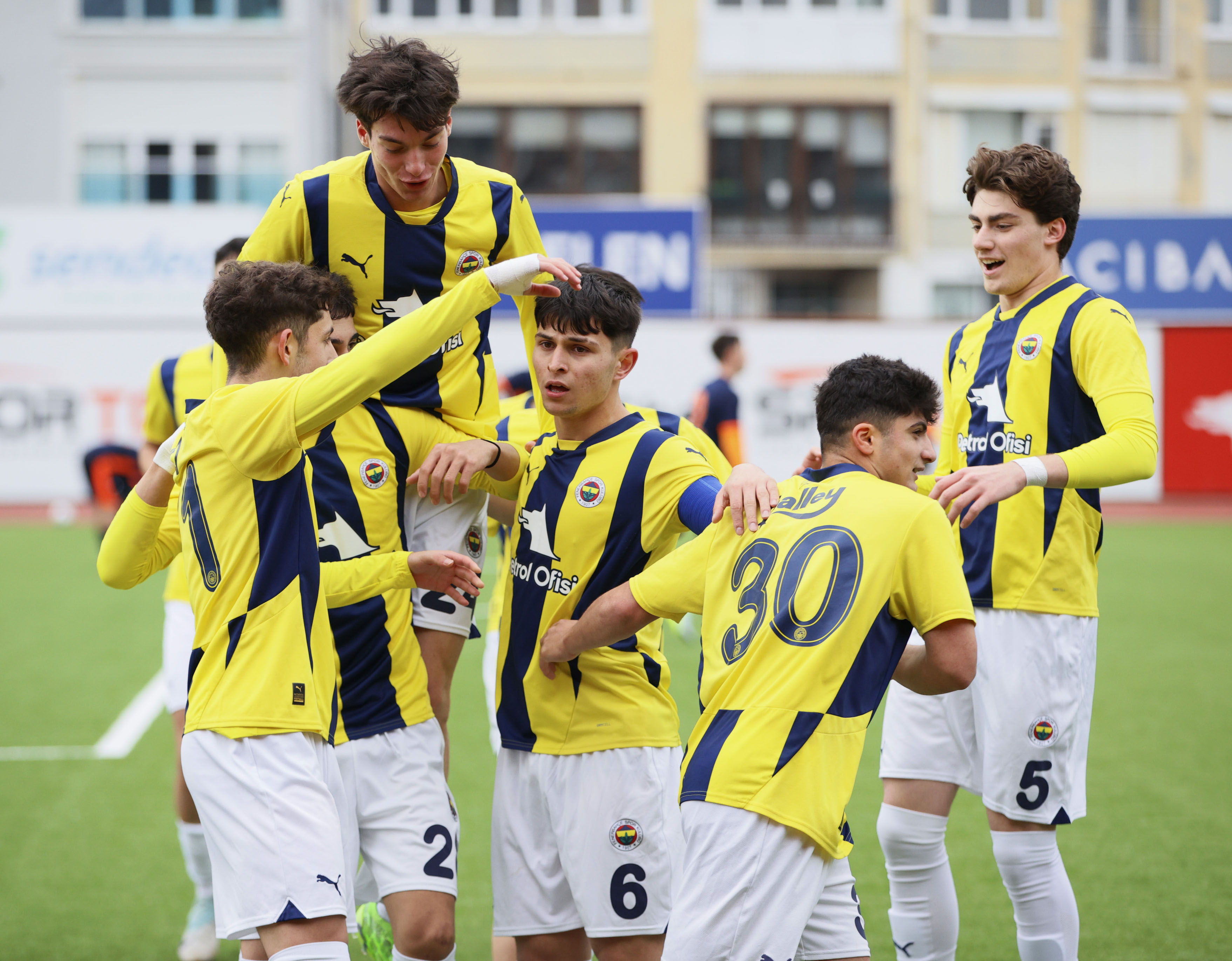 fenerbahce 4 0 r basaksehir u17 18 qKIz4cdq