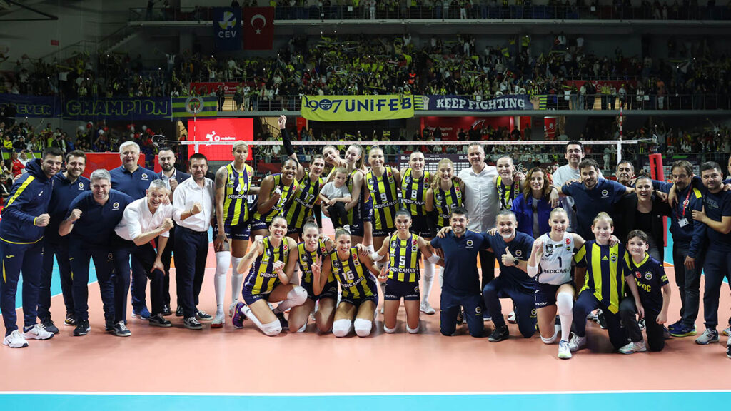 fenerbahce medicana kadin voleybol takimimiz polonya deplasmaninda Q8XRwnEc