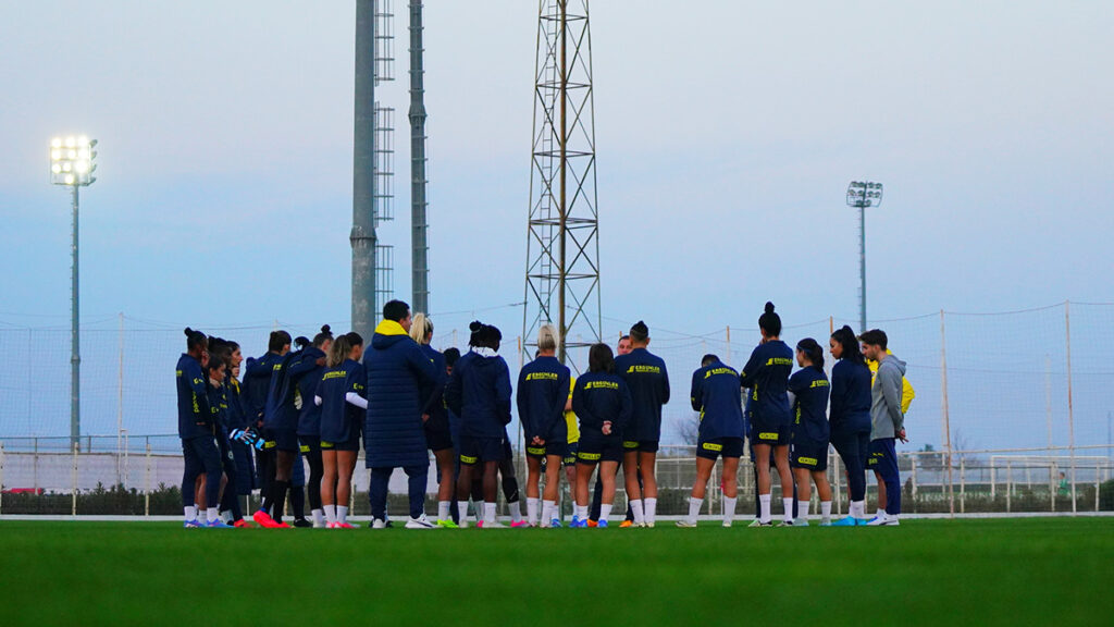 fenerbahce petrol ofisi kadin futbol takimimiz antalyada kampa girdi 36VdbGtN