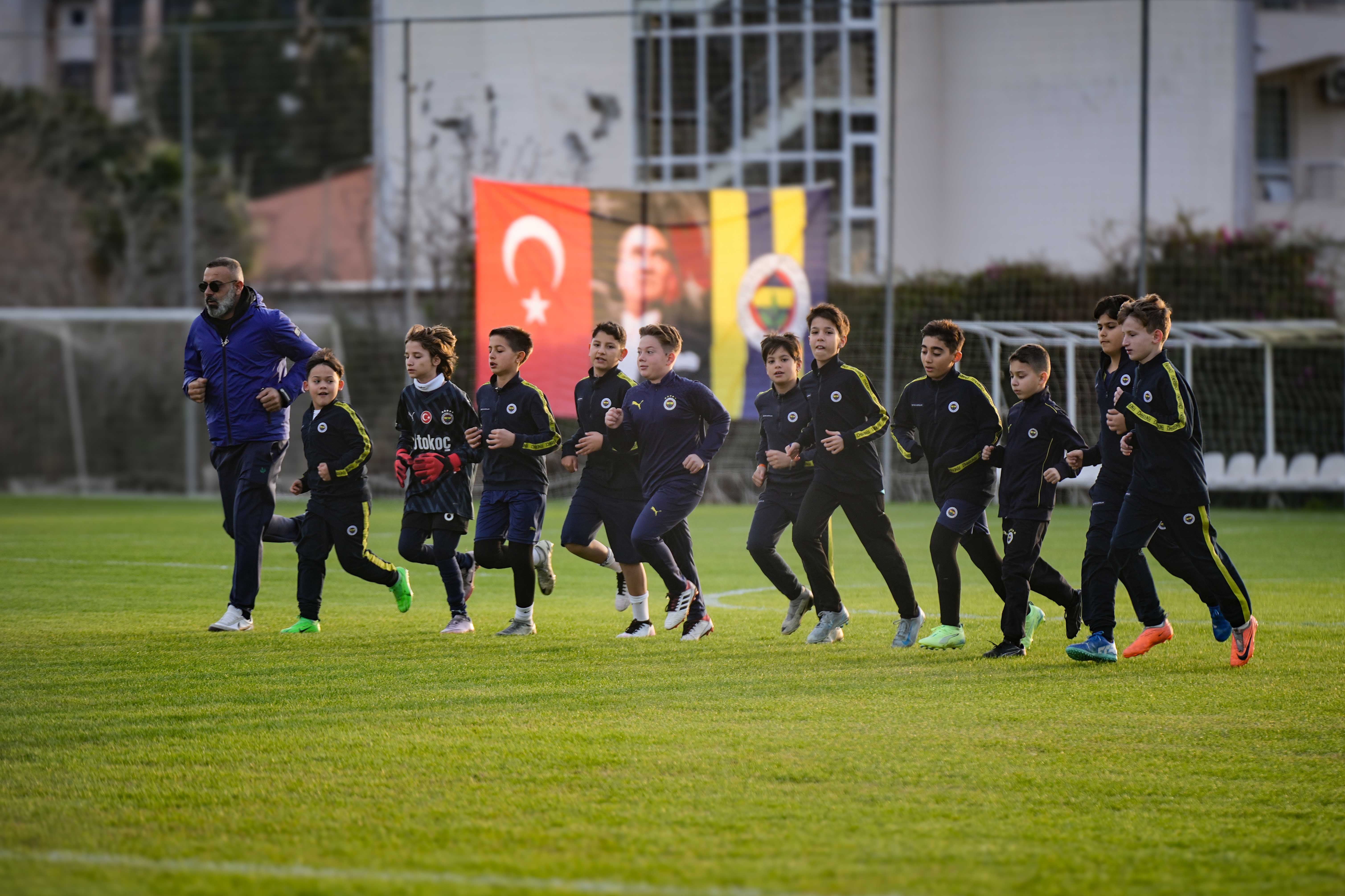 fenerbahce spor okullari geleneksel somestir kampinda 2 gun tamamlandi 0 I52XC2SU