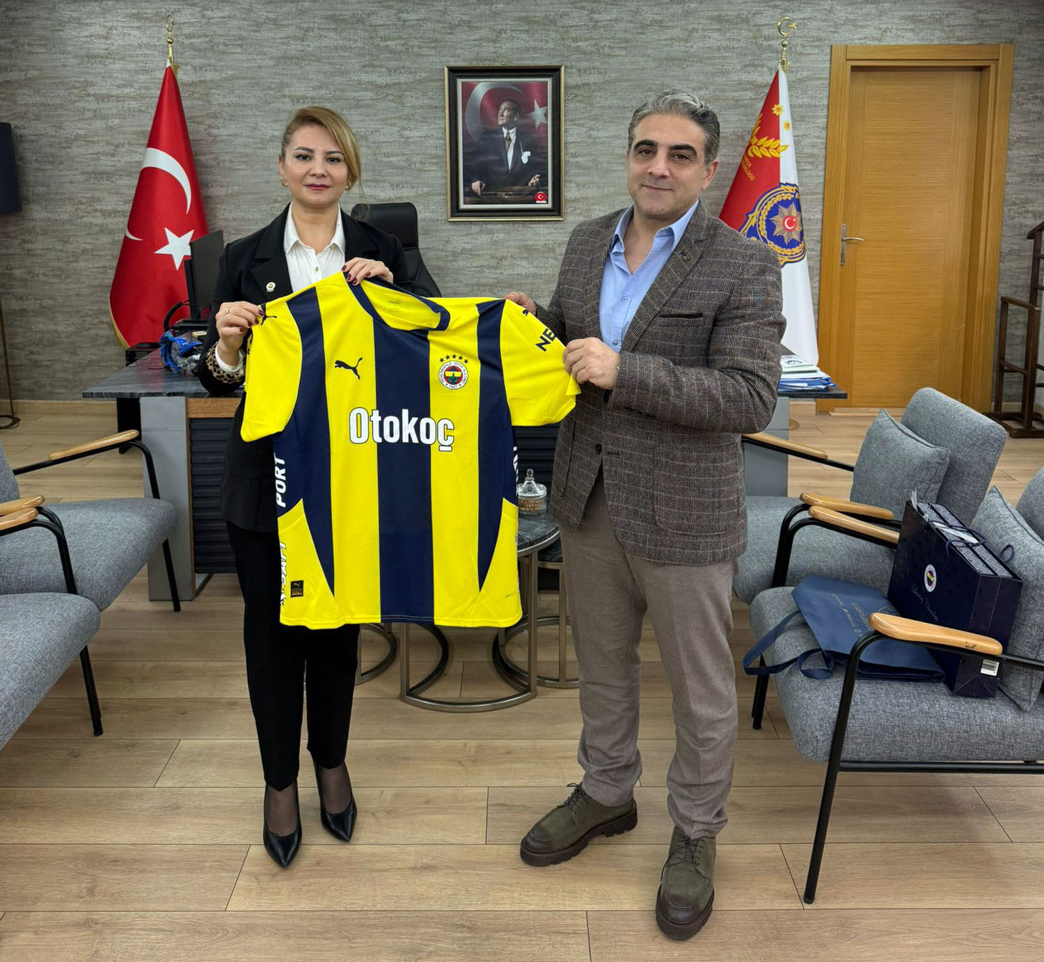 fenerbahceli egitim gonulluleri derneginden buyukcekmece ilce emniyet mudurune ziyaret 1 PGJtTAiU