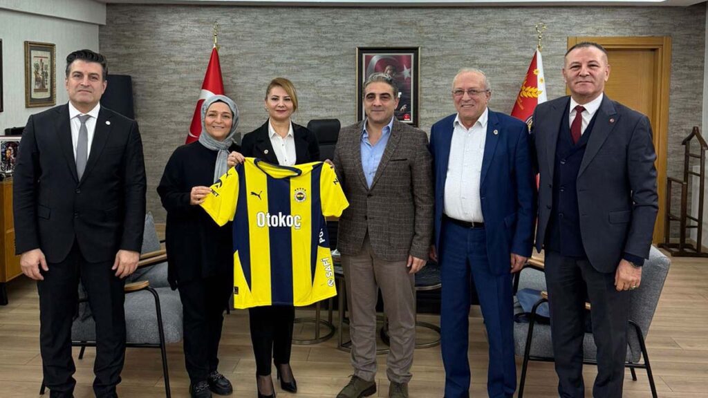 fenerbahceli egitim gonulluleri derneginden buyukcekmece ilce emniyet mudurune ziyaret F4JnXSD4