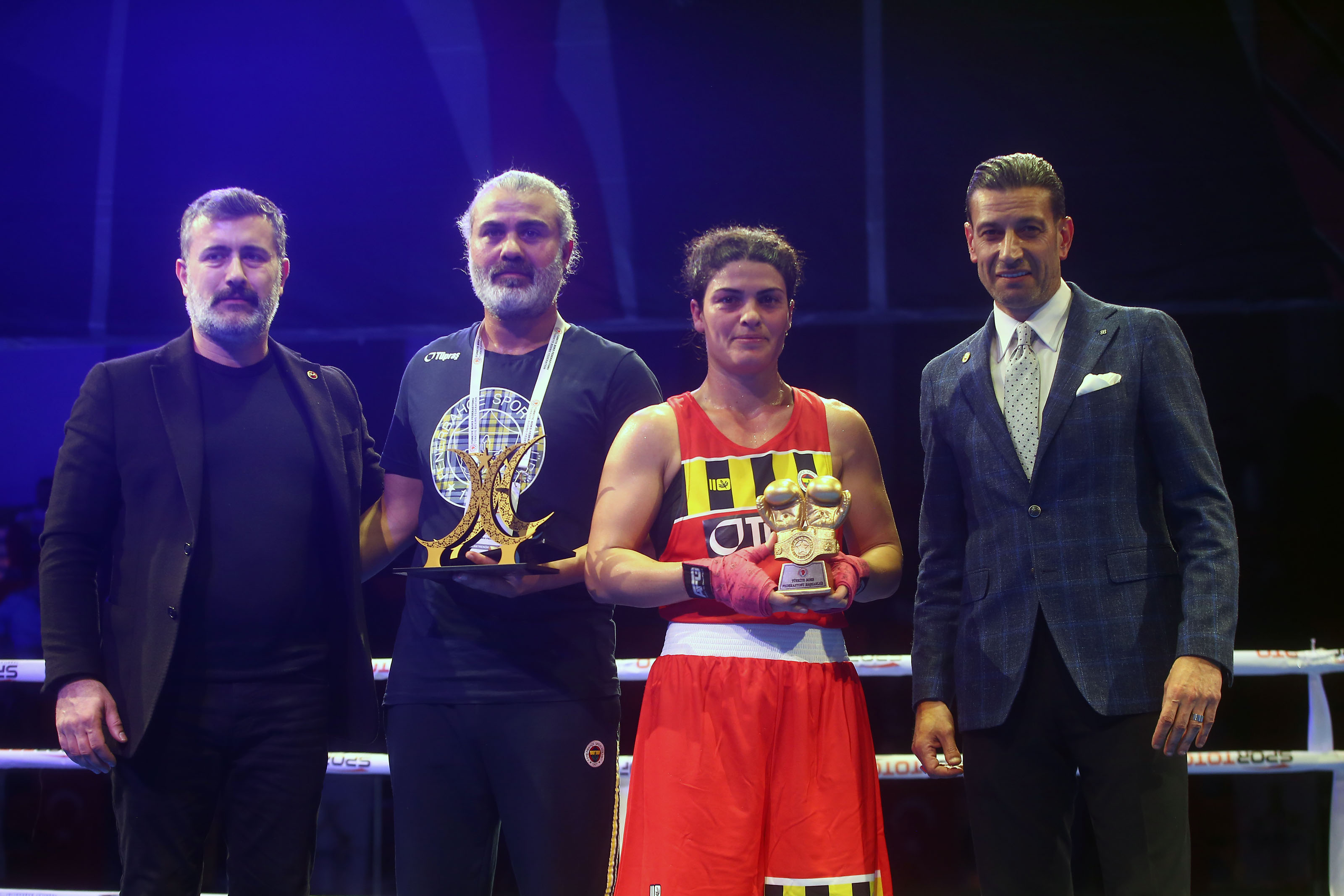 fenerbahceli kizlar 18 madalyayla turkiye boks sampiyonasina damga vurdu 8