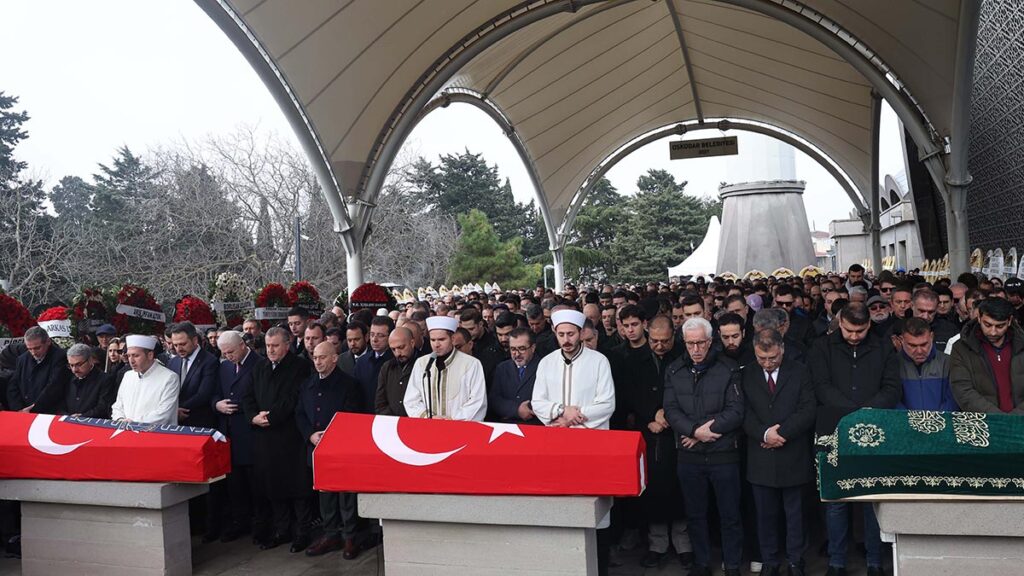 sporcumuz vedia nil apak ve annesi ferda apak son yolculuklarina ugurlandi 9yRpTkBJ