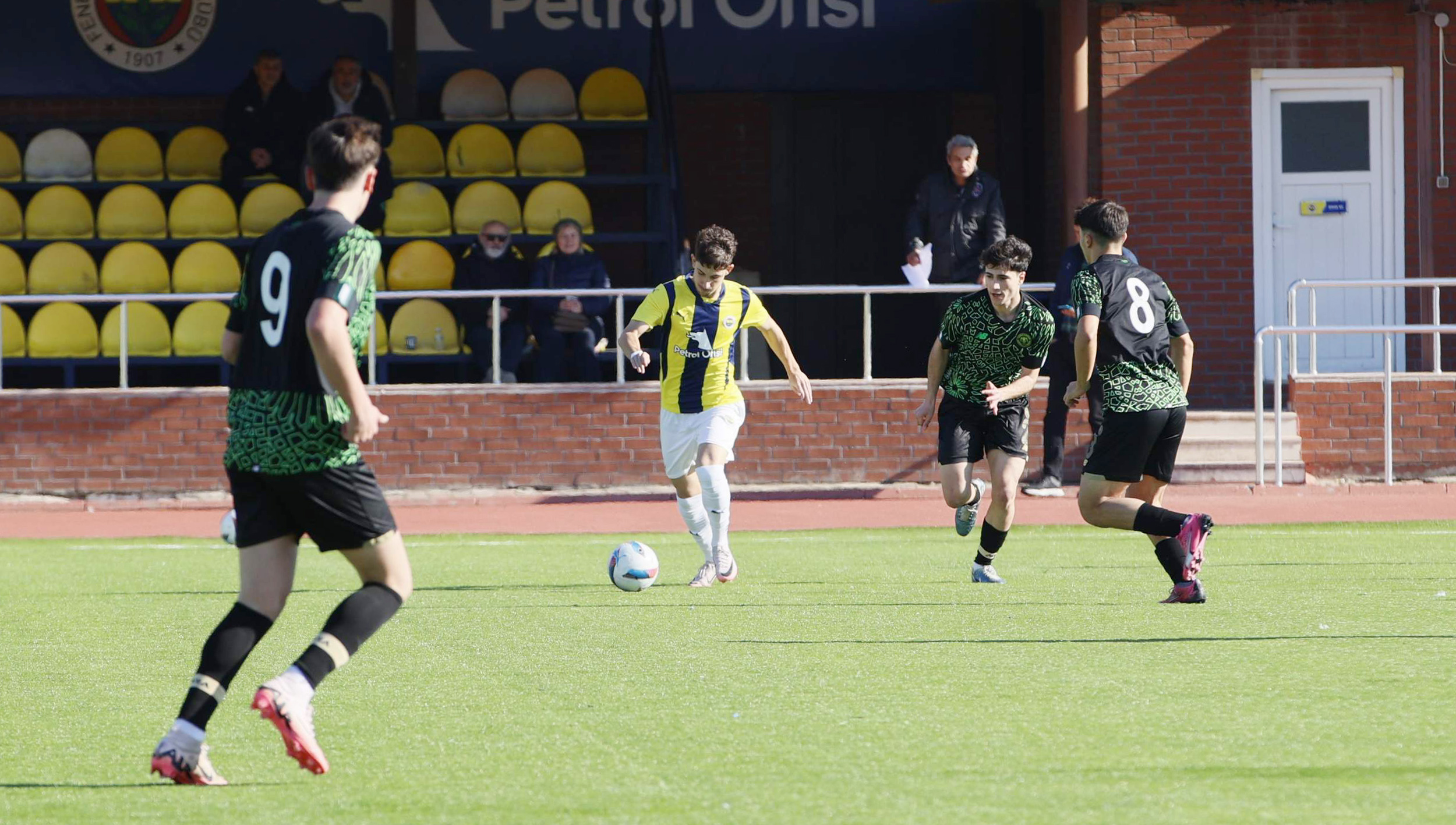 u17 takimimiz t konyasporu 3 1 yenerken u19 takimimiz ise i eyupspor ile 2 2 berabere kRhVT7NC