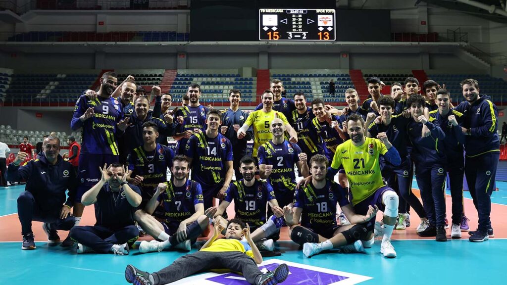 fenerbahce medicana kupa voleyde yari finale yukseldi R17UQnYe