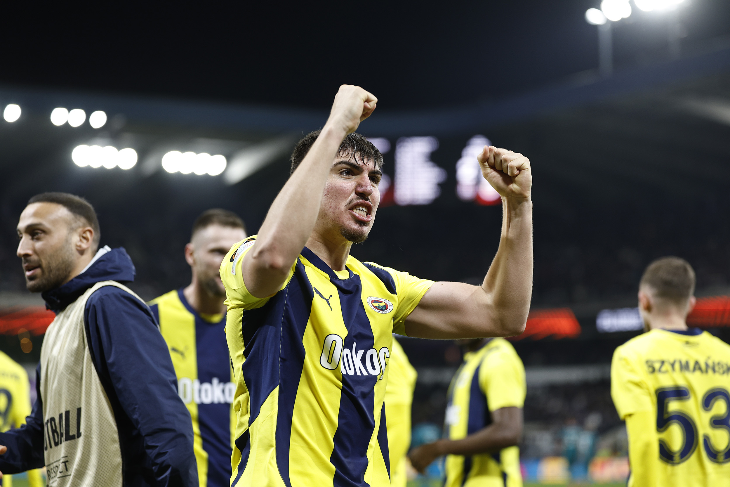 fenerbahcemiz uefa avrupa liginde adini son 16 turuna yazdirdi 15