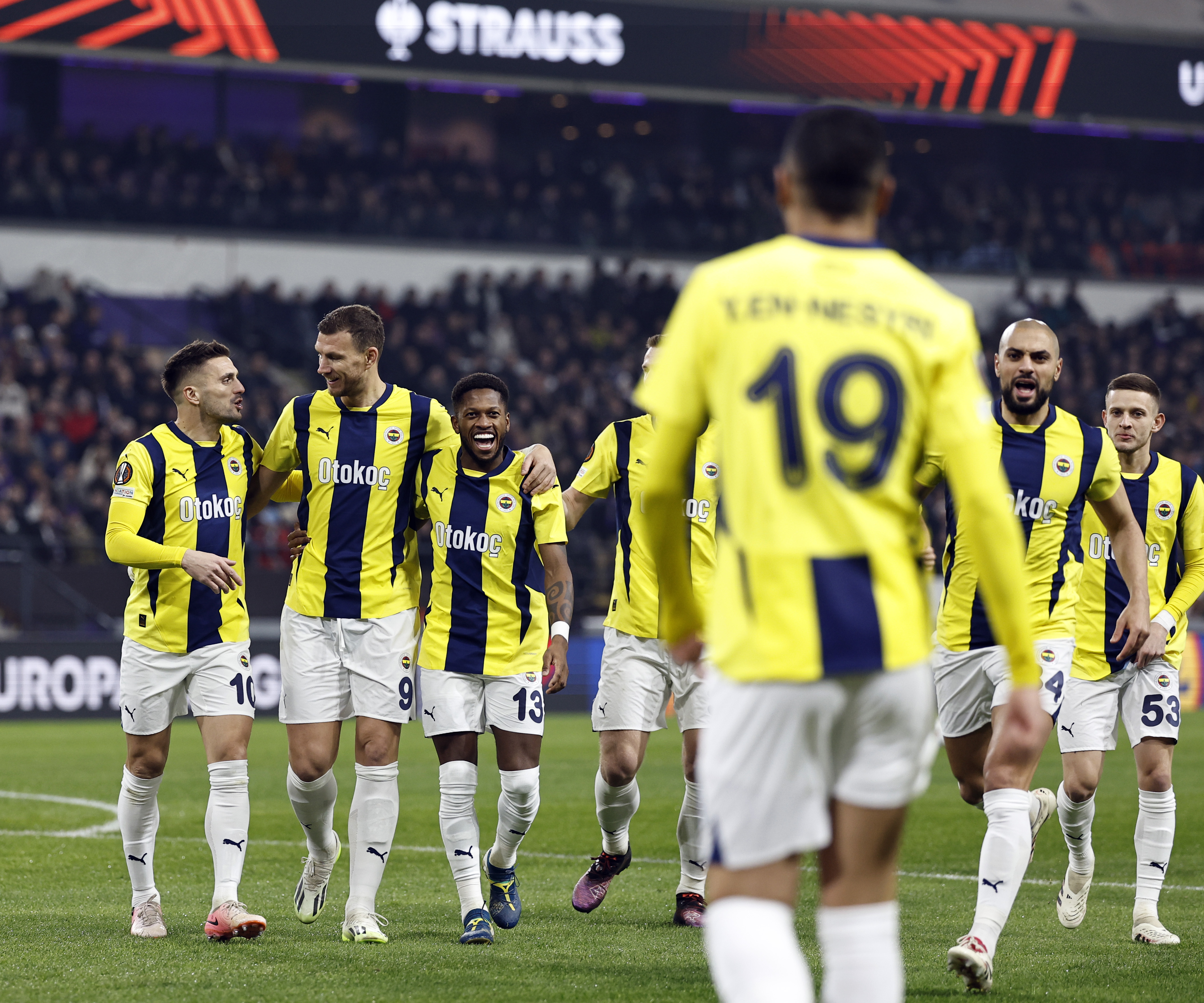 fenerbahcemiz uefa avrupa liginde adini son 16 turuna yazdirdi 2 AemQpdSZ